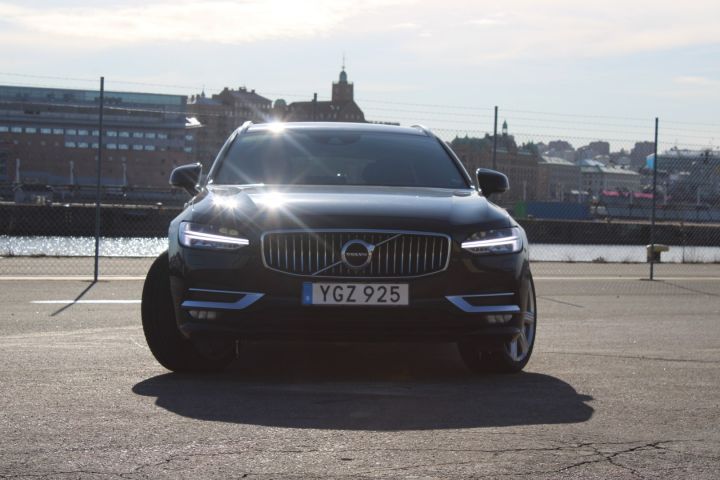 649688-3 Volvo V90 Inscription D4 FWD (13260mil) YGZ 925 -2017