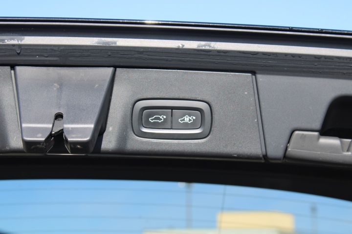 649688-24 Volvo V90 Inscription D4 FWD (13260mil) YGZ 925 -2017