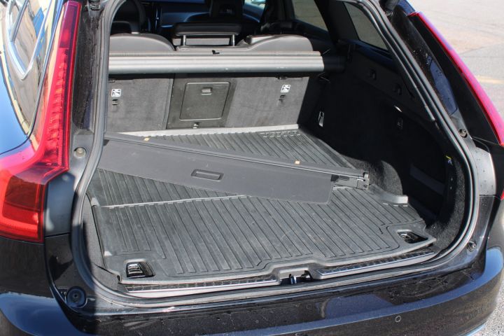 649688-25 Volvo V90 Inscription D4 FWD (13260mil) YGZ 925 -2017