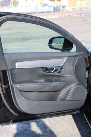 649688-36 Volvo V90 Inscription D4 FWD (13260mil) YGZ 925 -2017