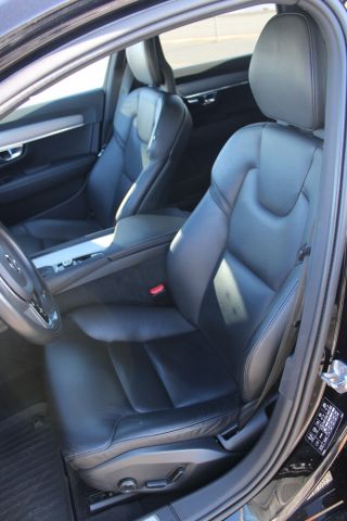 649688-38 Volvo V90 Inscription D4 FWD (13260mil) YGZ 925 -2017