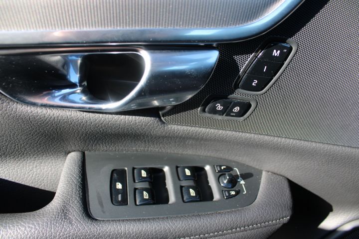 649688-39 Volvo V90 Inscription D4 FWD (13260mil) YGZ 925 -2017