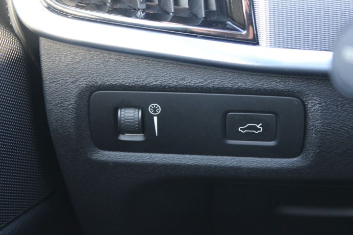 649688-45 Volvo V90 Inscription D4 FWD (13260mil) YGZ 925 -2017