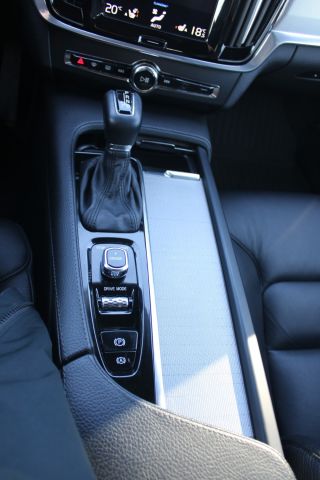 649688-49 Volvo V90 Inscription D4 FWD (13260mil) YGZ 925 -2017