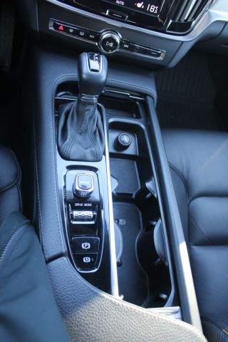 649688-50 Volvo V90 Inscription D4 FWD (13260mil) YGZ 925 -2017