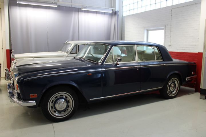 524414-3 Rolls-Royce Silver Shadow sedan 6.8 V8 automatic -1975 (200hp)