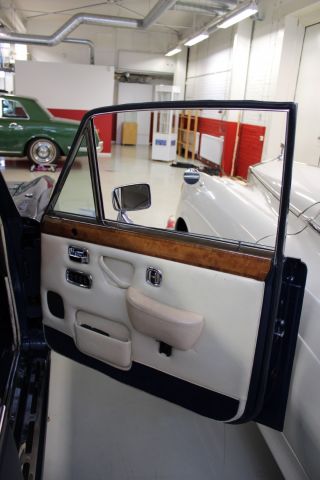 524414-8 Rolls-Royce Silver Shadow sedan 6.8 V8 automatic -1975 (200hp)