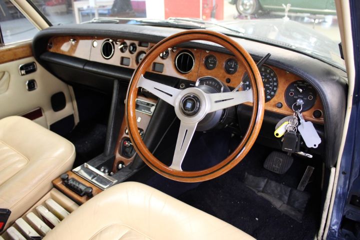 524414-10 Rolls-Royce Silver Shadow sedan 6.8 V8 automatic -1975 (200hp)