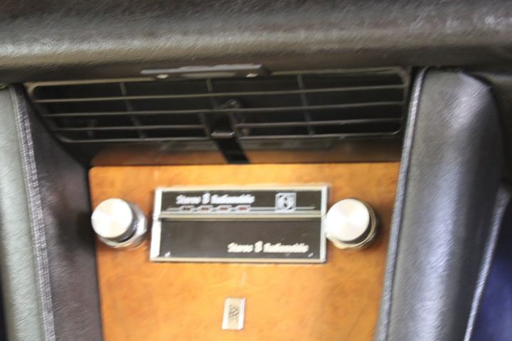 524414-16 Rolls-Royce Silver Shadow sedan 6.8 V8 automatic -1975 (200hp)