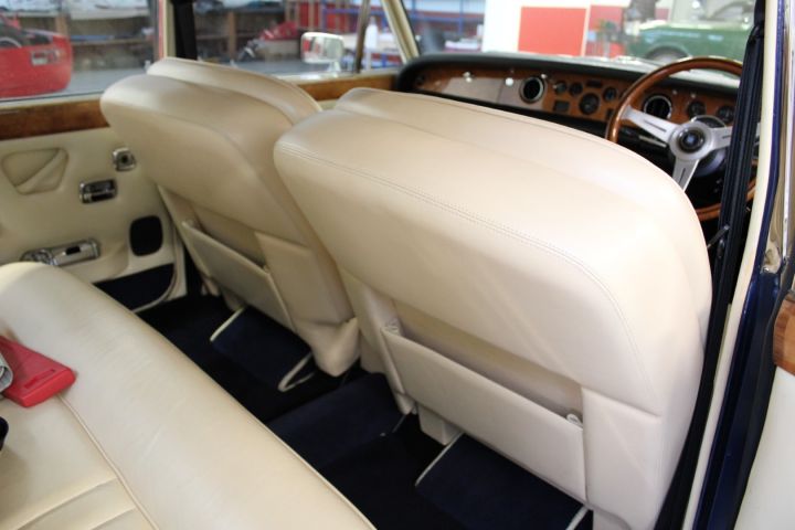 524414-21 Rolls-Royce Silver Shadow sedan 6.8 V8 automatic -1975 (200hp)