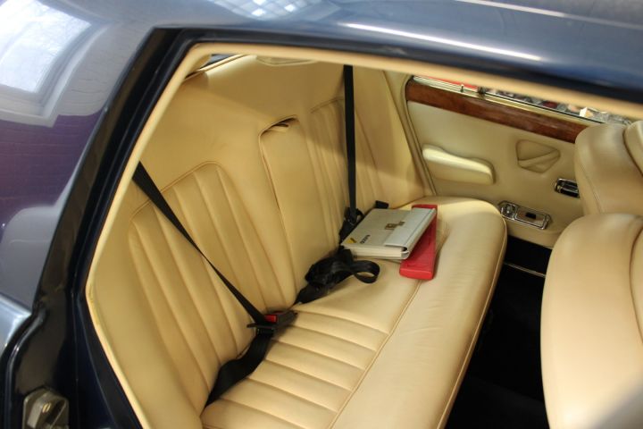 524414-22 Rolls-Royce Silver Shadow sedan 6.8 V8 automatic -1975 (200hp)