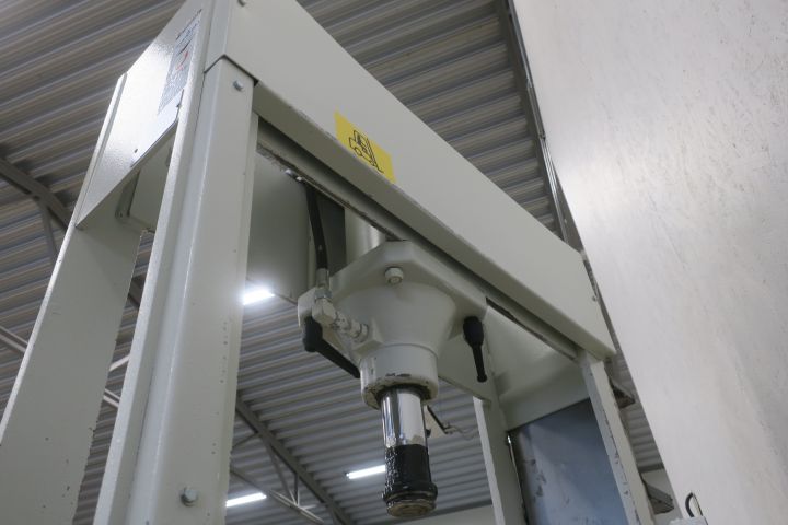 640409-13 Workshop press Stenhøj 502601 40 tons