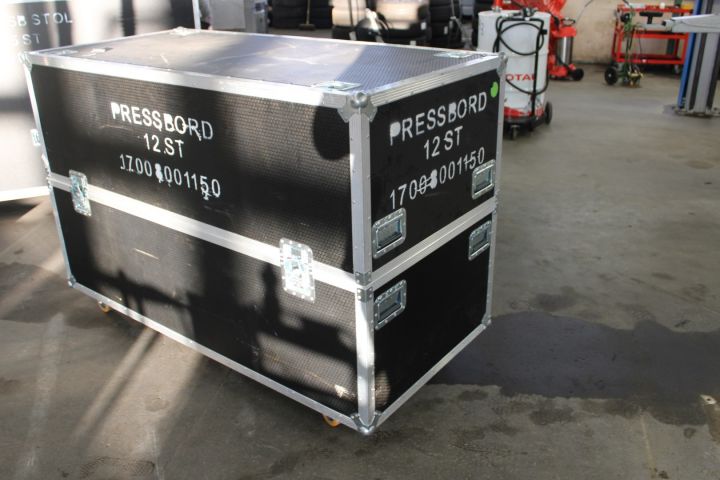 650009-1 Packing thighs on wheels with opening upwards