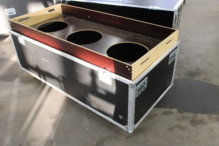 650009-2 Packing thighs on wheels with opening upwards