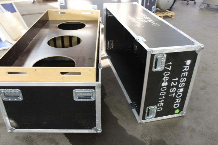 650009-3 Packing thighs on wheels with opening upwards