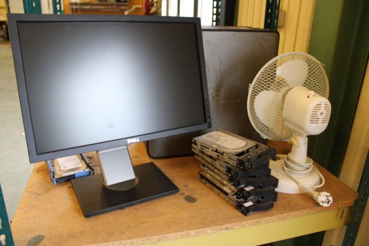 650046-1 Shelf with various Computer Parts