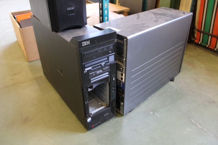 650046-4 Shelf with various Computer Parts