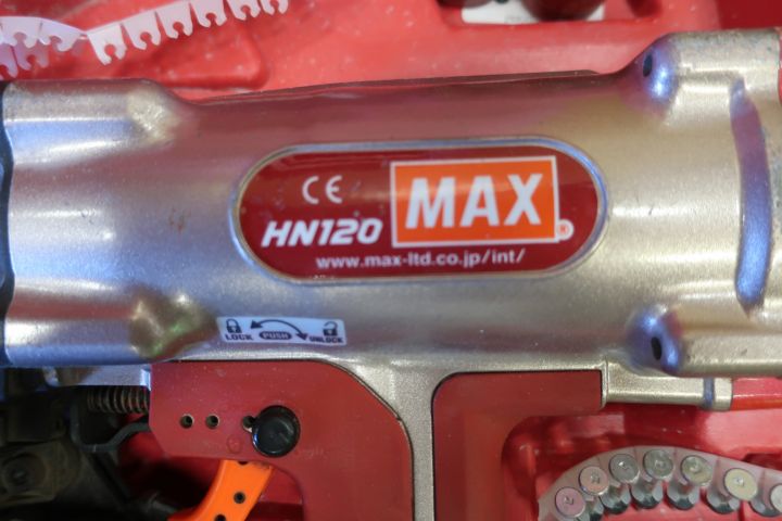 651056-3 Concrete nail tool, MAX HN120, with 11 cardboard nails