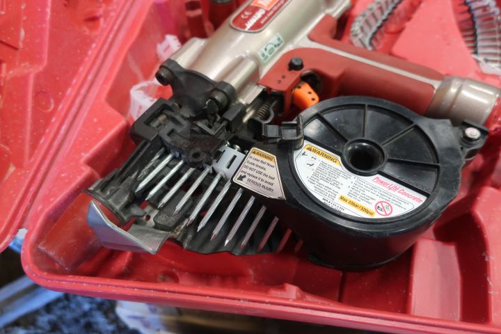 651056-4 Concrete nail tool, MAX HN120, with 11 cardboard nails