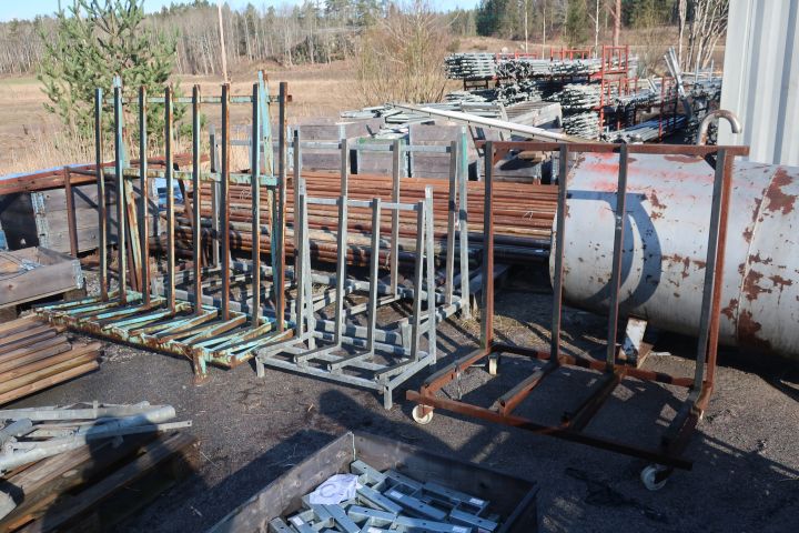 651220-1 Glasställ och glaspallar 4 st