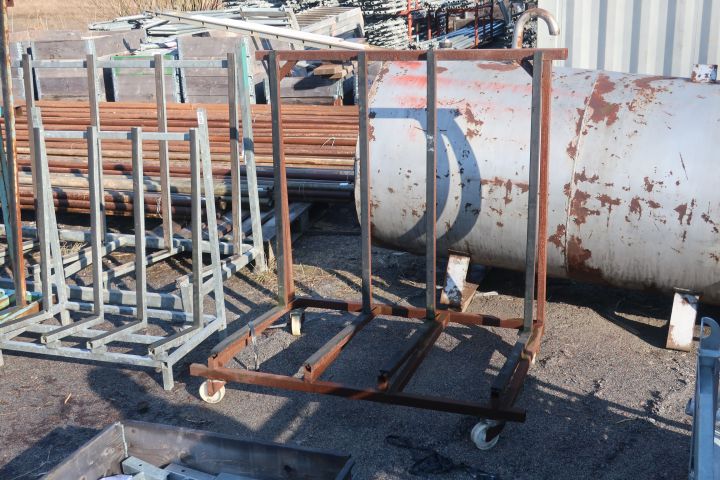 651220-3 Glasställ och glaspallar 4 st