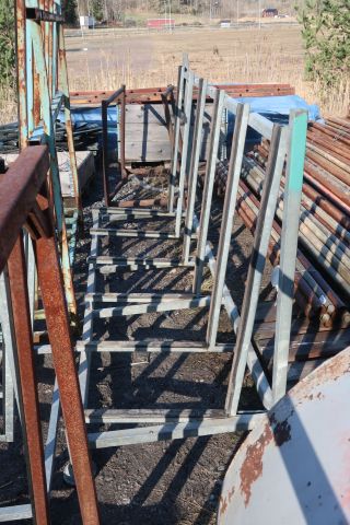 651220-4 Glasställ och glaspallar 4 st