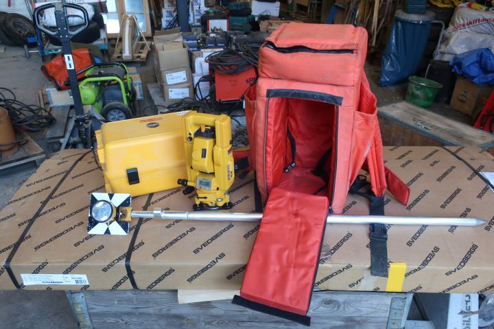 651262-1 Total station, Topcon GTS-3B, with prism