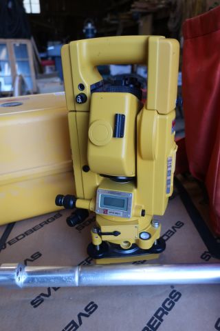 651262-3 Total station, Topcon GTS-3B, with prism