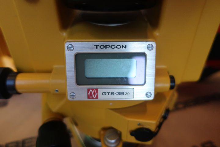 651262-15 Total station, Topcon GTS-3B, with prism