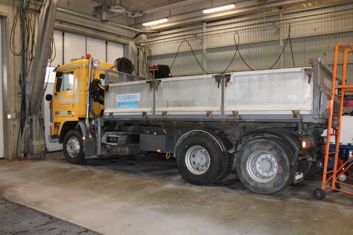 654508-1 Volvo F10 43 6x2 -85 Reg.no: DSZ075 292814 km