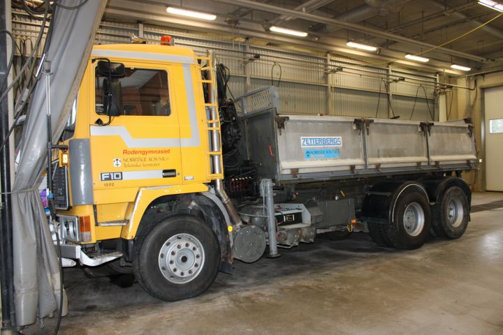 654508-4 Volvo F10 43 6x2 -85 Reg.no: DSZ075 292814 km