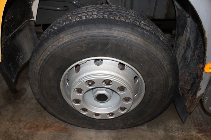 654508-6 Volvo F10 43 6x2 -85 Reg.no: DSZ075 292814 km