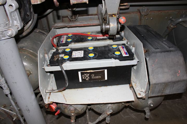 654508-7 Volvo F10 43 6x2 -85 Reg.no: DSZ075 292814 km