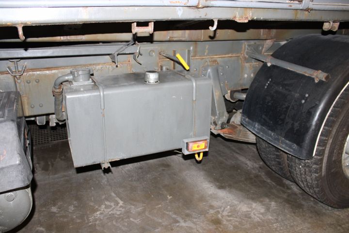 654508-9 Volvo F10 43 6x2 -85 Reg.no: DSZ075 292814 km