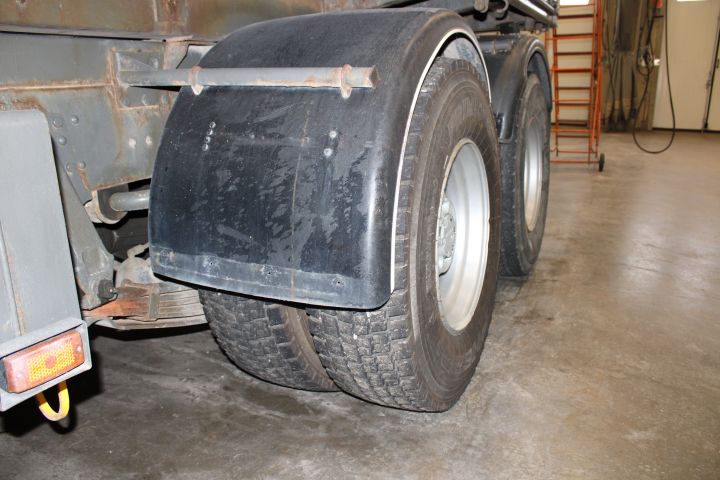 654508-10 Volvo F10 43 6x2 -85 Reg.no: DSZ075 292814 km