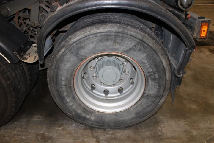 654508-12 Volvo F10 43 6x2 -85 Reg.no: DSZ075 292814 km