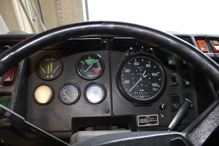 654508-34 Volvo F10 43 6x2 -85 Reg.no: DSZ075 292814 km