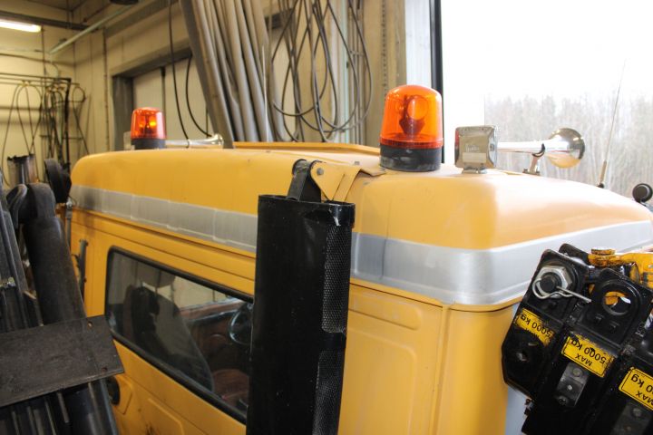 654508-50 Volvo F10 43 6x2 -85 Reg.no: DSZ075 292814 km