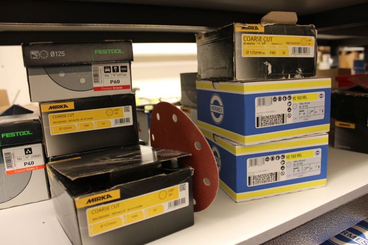 653351-7 Shelf with abrasive paper 90x43x180cm