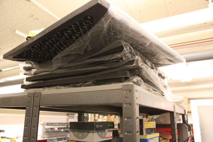 653351-14 Shelf with abrasive paper 90x43x180cm