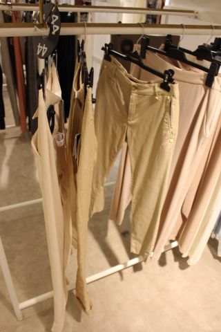 654529-9 Clothes from Gillblad's, about 260 garments