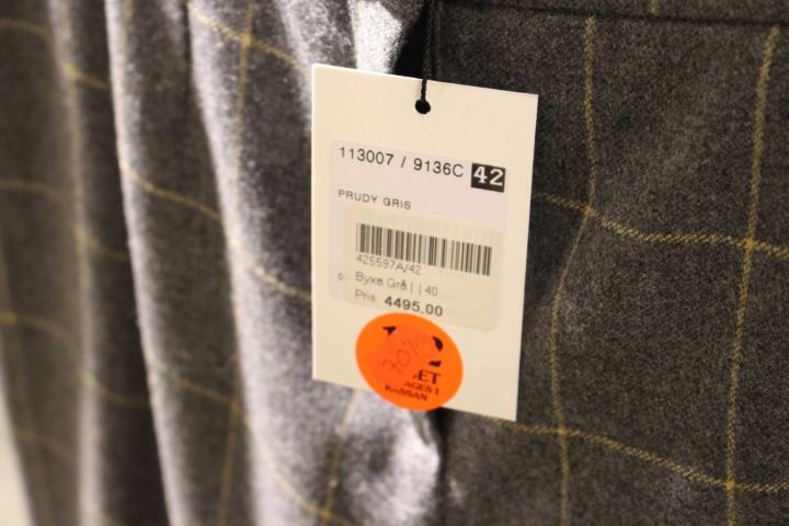 654529-17 Clothes from Gillblad's, about 260 garments