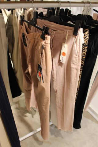 654529-39 Clothes from Gillblad's, about 260 garments