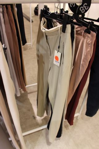654529-46 Clothes from Gillblad's, about 260 garments