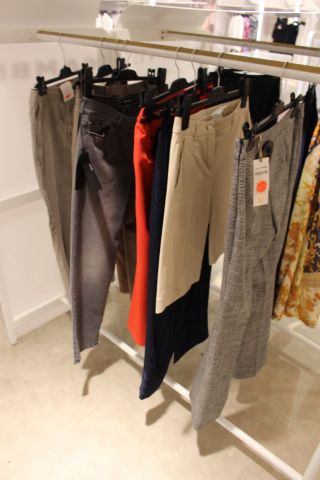 654529-61 Clothes from Gillblad's, about 260 garments