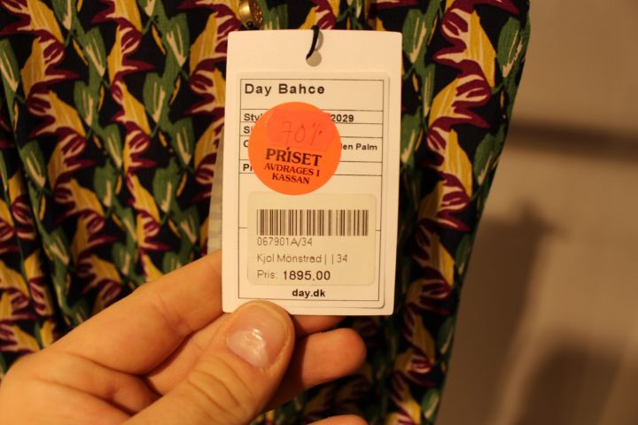 654529-126 Clothes from Gillblad's, about 260 garments