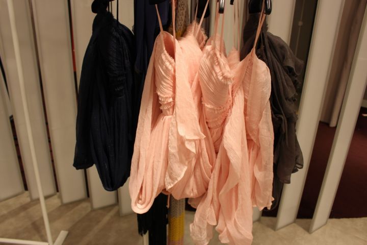 654529-285 Clothes from Gillblad's, about 260 garments