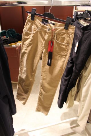 654529-293 Clothes from Gillblad's, about 260 garments