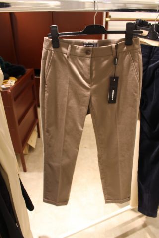 654529-297 Clothes from Gillblad's, about 260 garments
