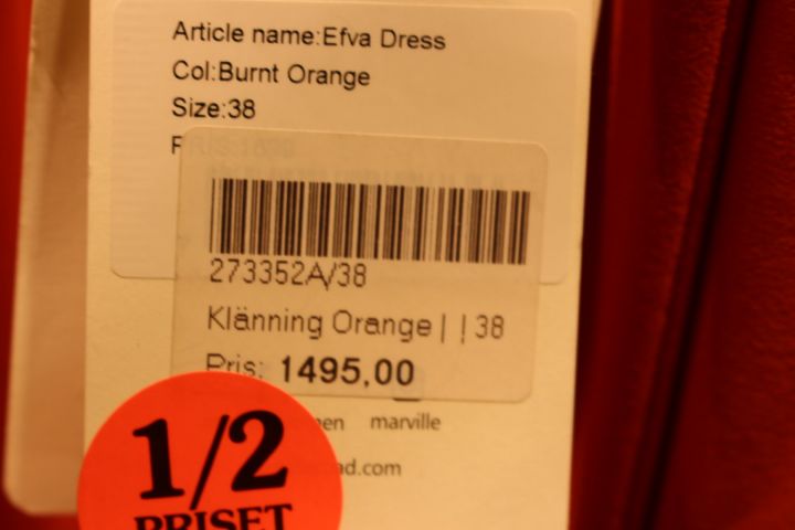 654529-312 Clothes from Gillblad's, about 260 garments